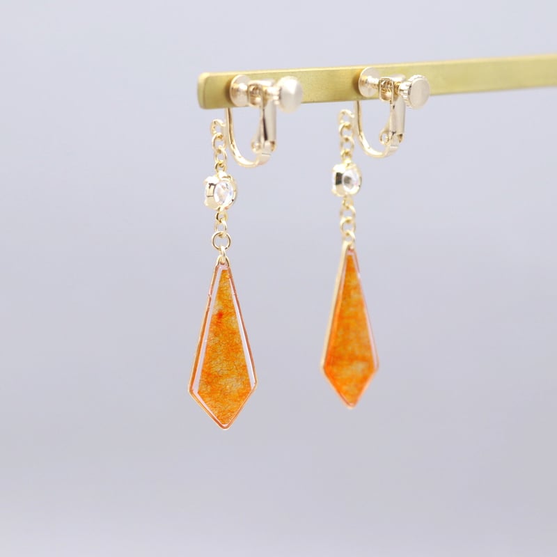 キラッと輝く変形ひし形＊美濃和紙のイヤリング/ピアス＊オレンジ