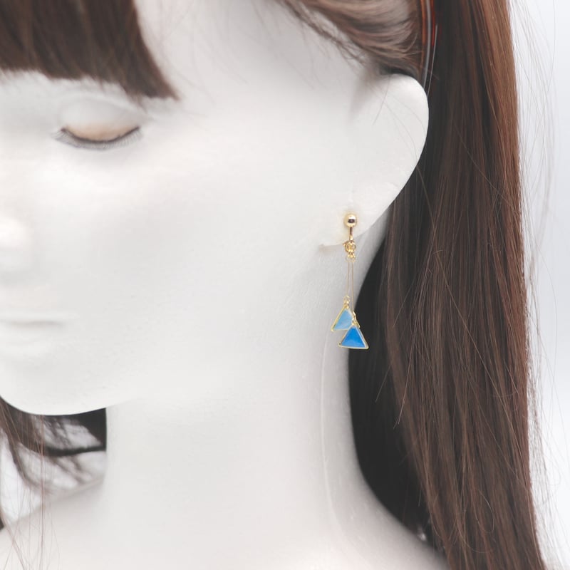 揺れるちっちゃな三角【美濃和紙のイヤリング/ピアス】青×水色