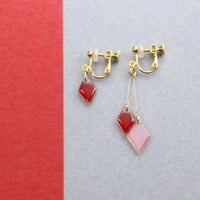 ひし形アシメ【美濃和紙のイヤリング/ピアス】赤×ピンク