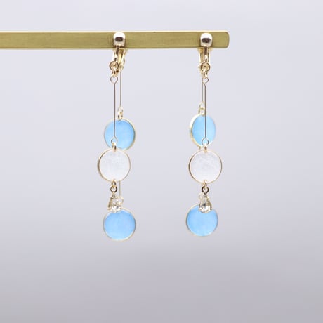 前後で揺れる水玉＊美濃和紙のイヤリング/ピアス＊白×水色