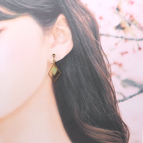 ひし形フープ｜美濃和紙のイヤリング・ピアス｜上品な和モダンスタイル｜黄色