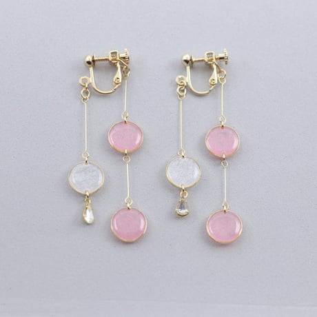 前後で揺れる水玉＊美濃和紙のイヤリング/ピアス＊白×ピンク