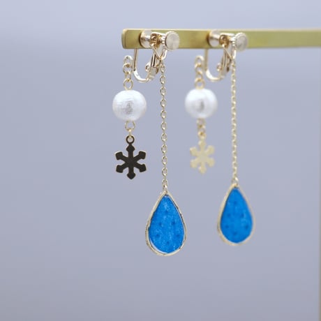 和紙のイヤリング/ピアス＊ドロップ＊雪チャーム＊コットンパール /青