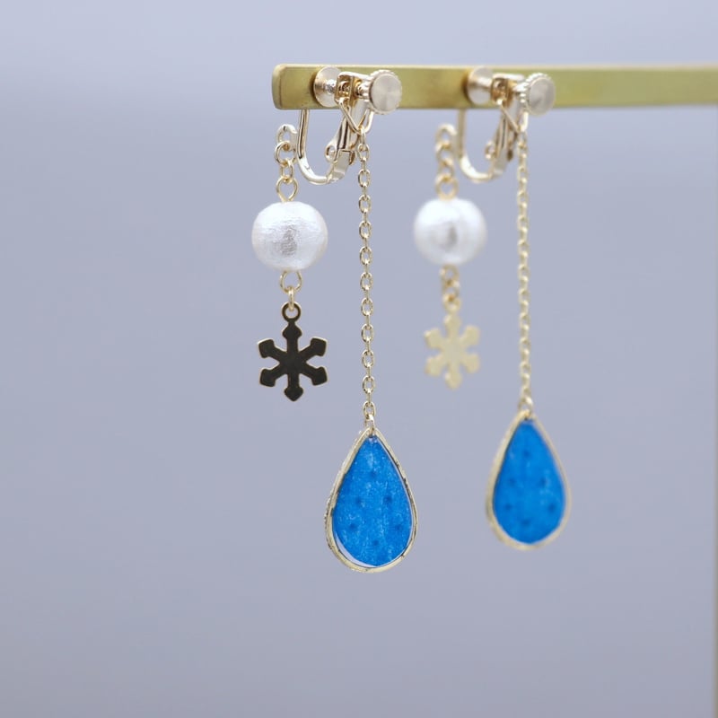 和紙のイヤリング/ピアス＊ドロップ＊雪チャーム＊コットンパール /青