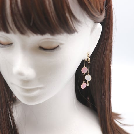 前後で揺れる水玉＊美濃和紙のイヤリング/ピアス＊白×ピンク