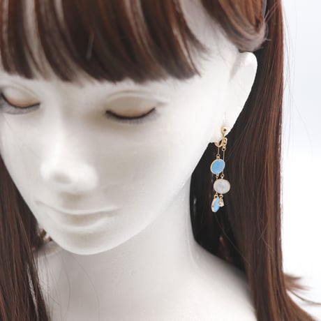 前後で揺れる水玉＊美濃和紙のイヤリング/ピアス＊白×水色