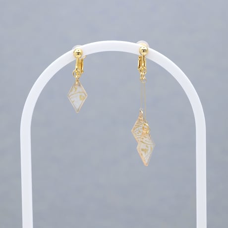 ひし形アシメ【美濃和紙のイヤリング/ピアス】金-蔦
