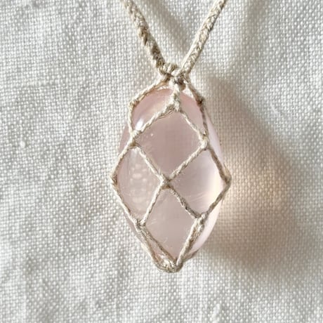 宝石質ローズクォーツ⚪︎石包ペンダント (1)