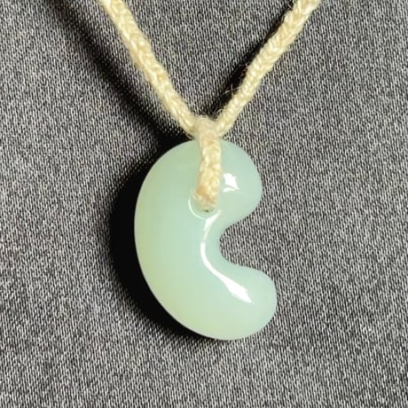糸魚川翡翠◎神結勾玉ペンダント (4)