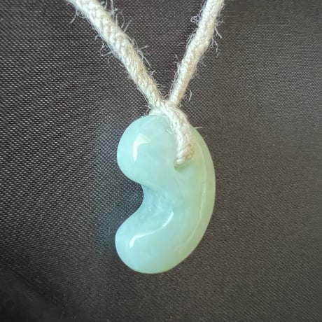 糸魚川翡翠◎神結勾玉ペンダント (1)