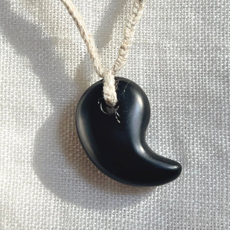 プレミアム】陰陽の陰・那智黒石◎神結ペンダント (1) | LAMYURIA