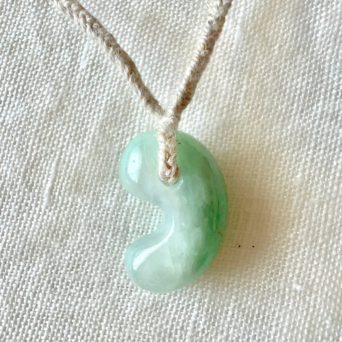 糸魚川翡翠◎神結勾玉ペンダント (3) | LAMYURIA
