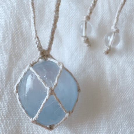 セレスタイト⚪︎石包ペンダント  ⑵