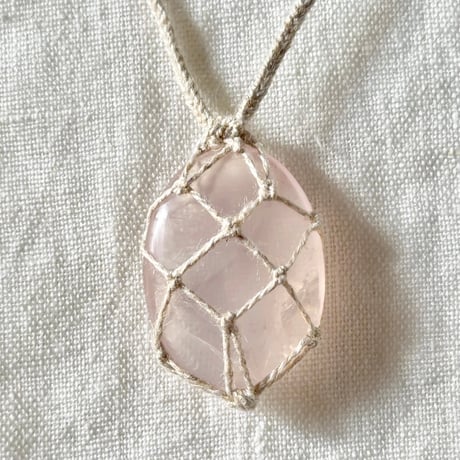 宝石質ローズクォーツ⚪︎石包ペンダント (2)