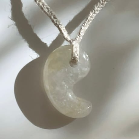 【プレミアム】陰陽の陽・静岡水晶◎神結勾玉ペンダント (1)