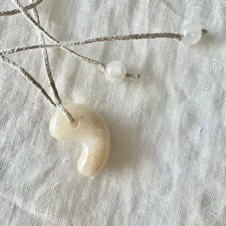 静岡水晶◎神結勾玉ペンダント ⑵