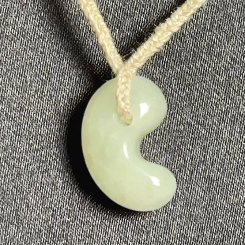 美品　レインボー 翡翠勾玉　　　　　　ペンダント ☆10,800円☆ 糸魚川翡翠◎神結勾玉ペンダント (4) | LAMYURIA