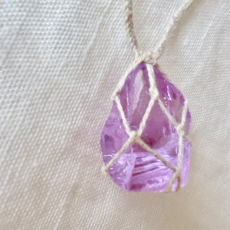 ★アンダラクリスタルペンダント★ パープルカラー e3b97d04d699bcbcbf0dbba1fbeb39