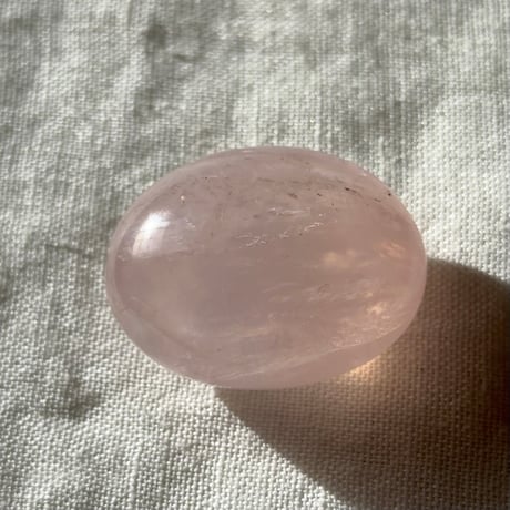 宝石質ローズクォーツ・パームストーン  (4) 虹