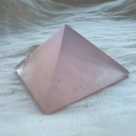 ☆様　ローズクォーツ蝶々　3 ちょうちょのパーツ 3cm シフォン・オーガンジー 素材 蝶々 蝶