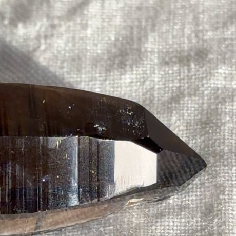 ちゅるちゅる黒系レムリアン水晶 (17)