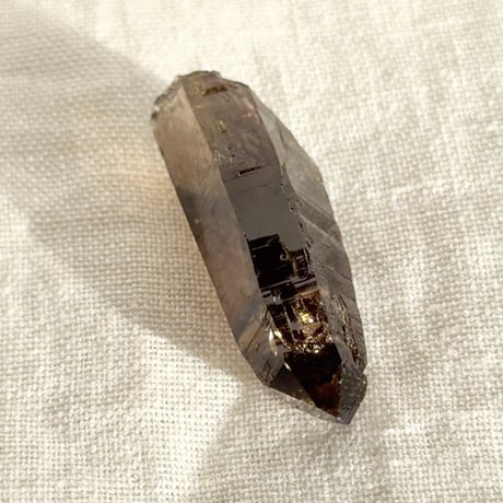 ちゅるちゅる黒系レムリアン水晶 (2)