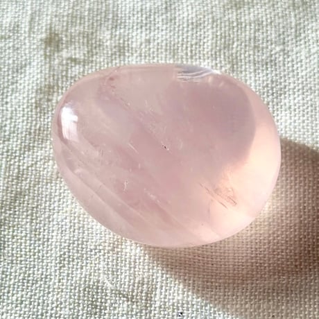 宝石質ローズクォーツ・パームストーン  (6) 虹