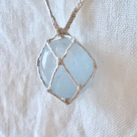 セレスタイト⚪︎石包ペンダント  ⑵