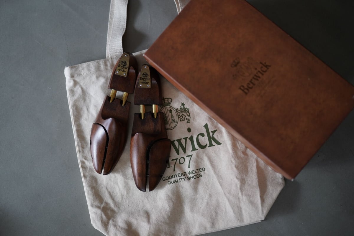 プレーントゥストレートチップレザーシューズ 4 1/2 / Berwick(バー 