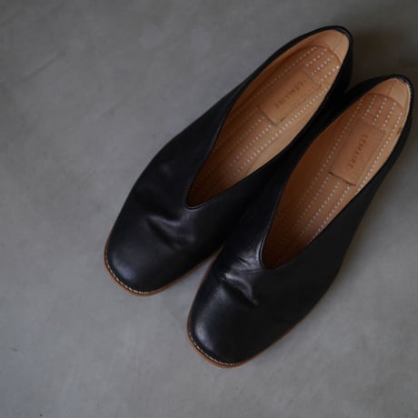 LEMAIRE ルメール カンフーレザーシューズ LEMAIRE（ルメール）PIPED CREPE SLIPPERS グレインカウレザー