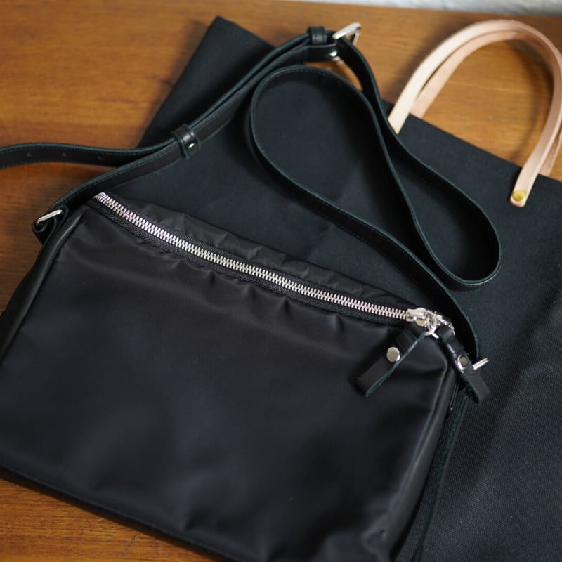 21SS Motion Shoulder レザーショルダーバッグ / Cornelian Ta