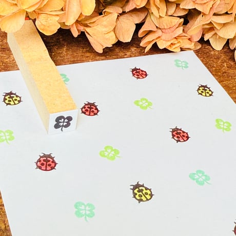 【四つ葉のクローバー10mm角】絵文字はんこ10x10mm_R1279