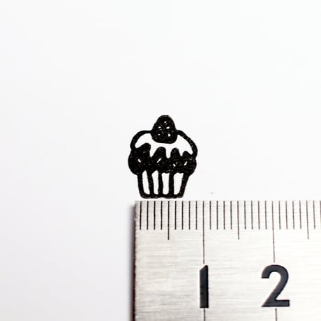 【いちごのマフィンケーキ15mm角】デザインはんこ15x15mm_R916