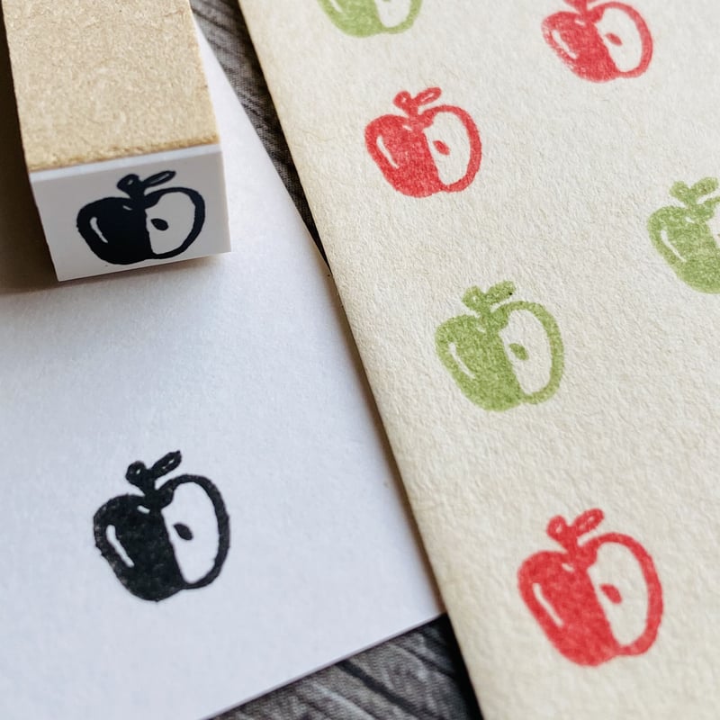 りんご10mm角】絵文字はんこ10x10mm_R454 | RiraRiraはんこストア