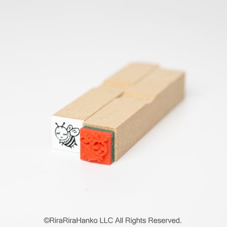 【ミツバチちゃん10mm角】絵文字はんこ10x10mm_R1298