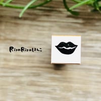 【口・キスマーク10mm角】絵文字はんこ10x10mm_R384