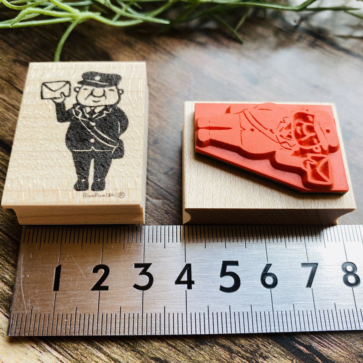 岩井係長の郵便配達】デザインはんこ30x40mm_R427 | RiraRiraはんこストア