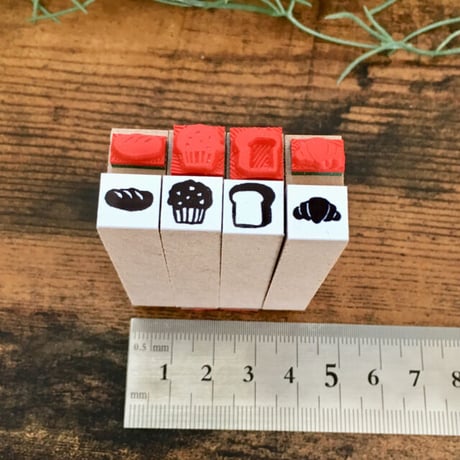 【クロワッサン10mm角】絵文字はんこ10x10mm_R162