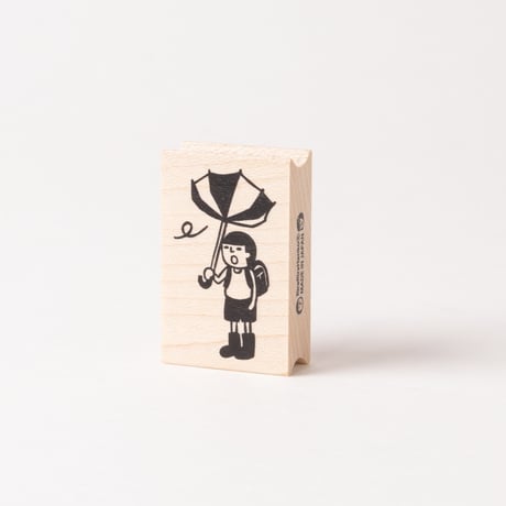 【まもるくんの傘ひっくりかえる】デザインはんこ30x48mm_R135