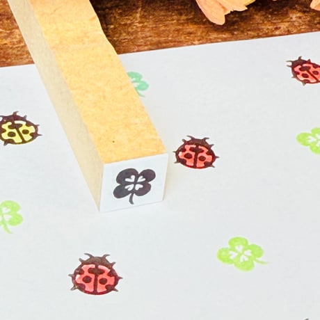 【四つ葉のクローバー10mm角】絵文字はんこ10x10mm_R1279