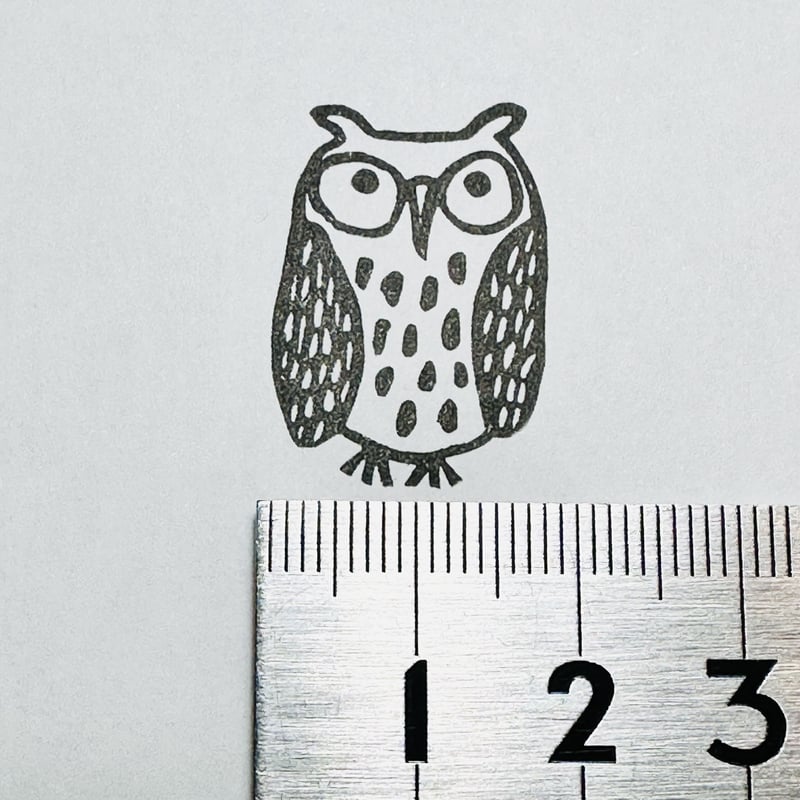 親フクロウ【ミミズクン】＊26mmx30mm＊ラバースタンプ＊R782