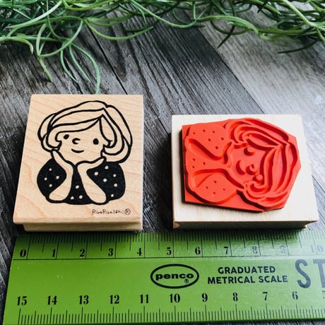 【マロンちゃんのほおづえ】デザインはんこ40x48mm_R400