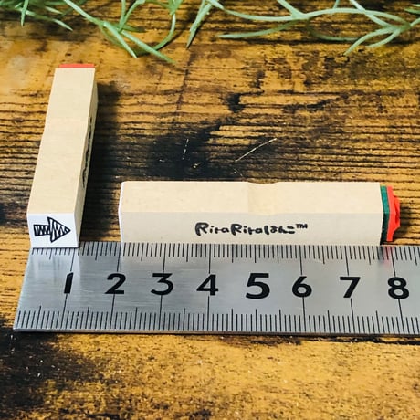 【ギザギザ矢印10mm角】絵文字はんこ10x10mm_R348