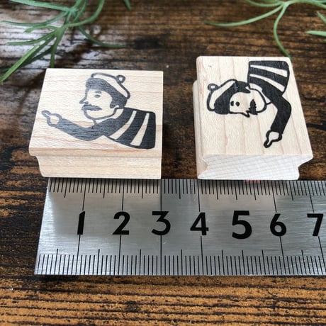 【フレディさんの指さし(大)】デザインはんこ26x30mm_R019