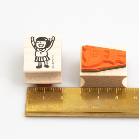 【みよこちゃんのバンザイ】デザインはんこ20x26mm_R799