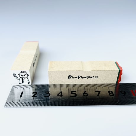 【岩井係長の指さし15mm角】デザインはんこ15x15mm_R558