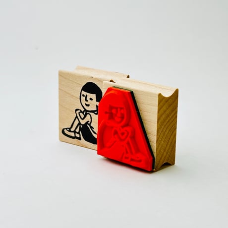 【まもるくんの体操座り】デザインはんこ26x30mm_R014