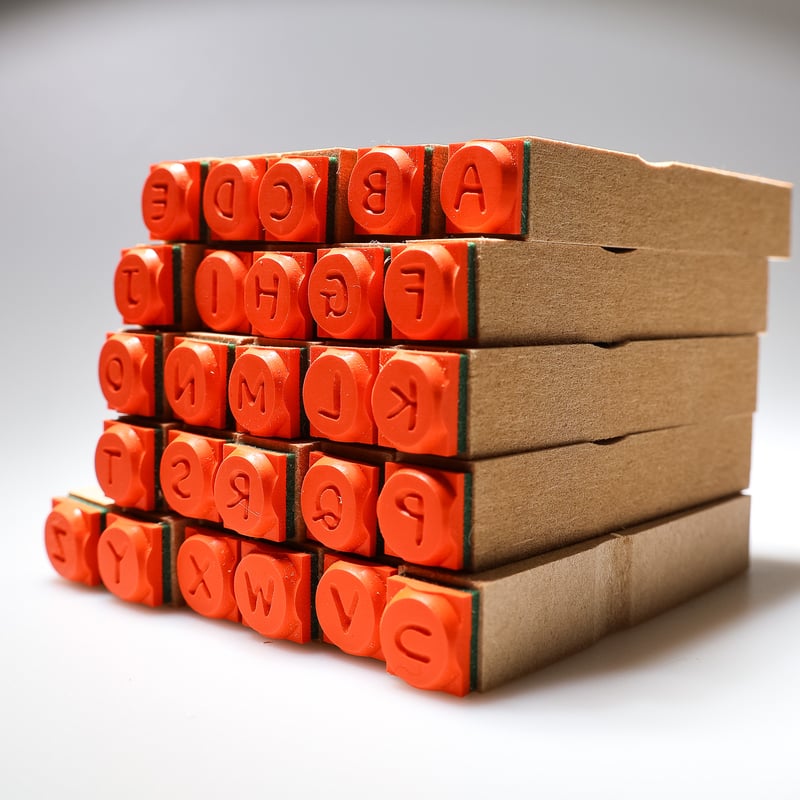 アルファベット】10mm角(印面8mm)＊ラバースタンプ | RiraRiraはんこストア