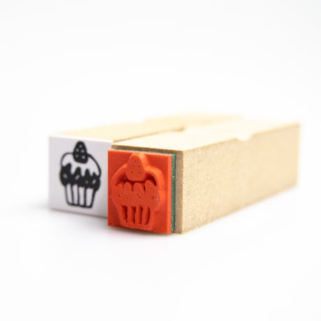 【いちごのマフィンケーキ15mm角】デザインはんこ15x15mm_R916