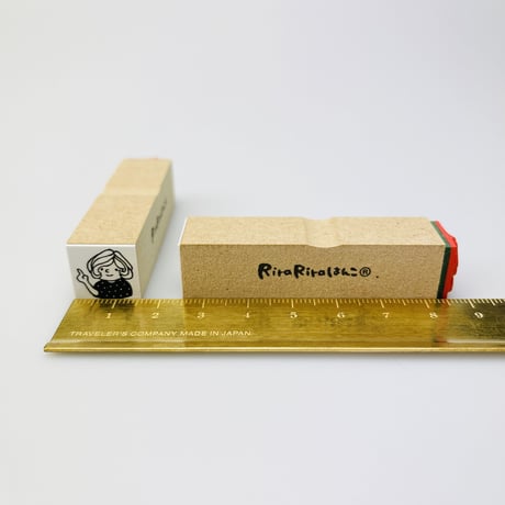 【マロンちゃんの指さし15mm角】デザインはんこ15x15mm_R588